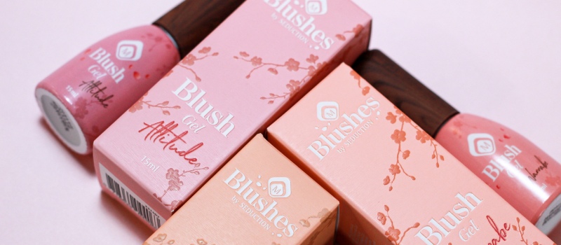 Verschillende verpakkingen en flesjes van Magnetic Blushes